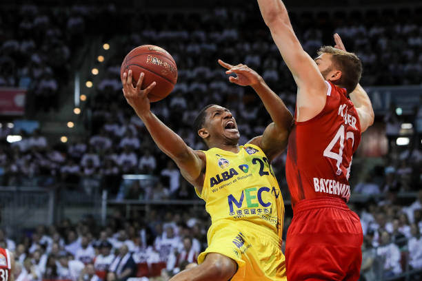 尤为突出 尤为突出