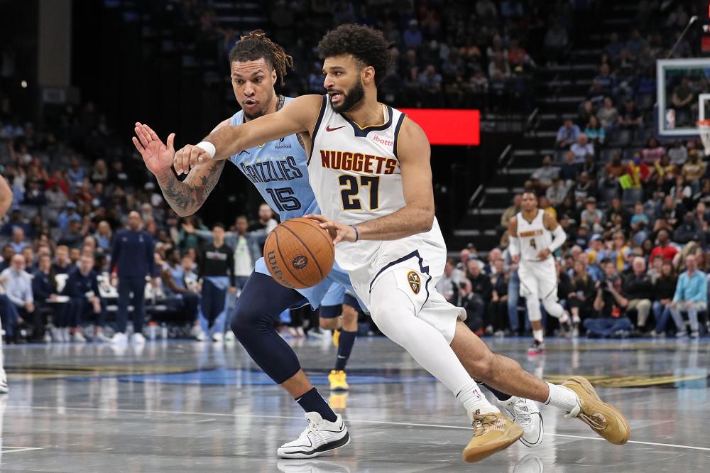 据优势地位 据优势地位